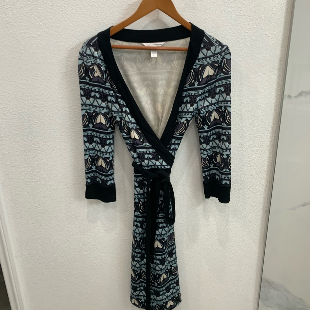 Diane Von Furstenburg Silk Wrap Dress. Size 12
